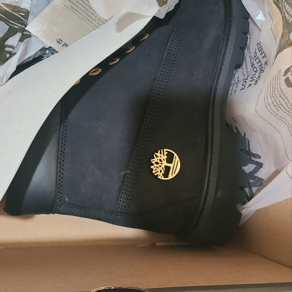 Timberland Shoes - Picture 2 of 4